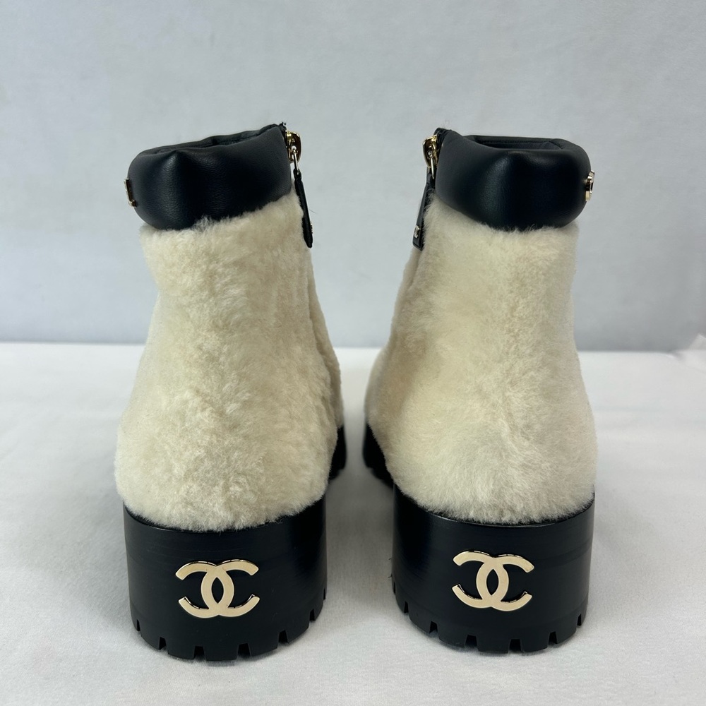 Chanel Shearling Lambskin Ivory Metal Logo Ankle Winter - Picture 2 of 14